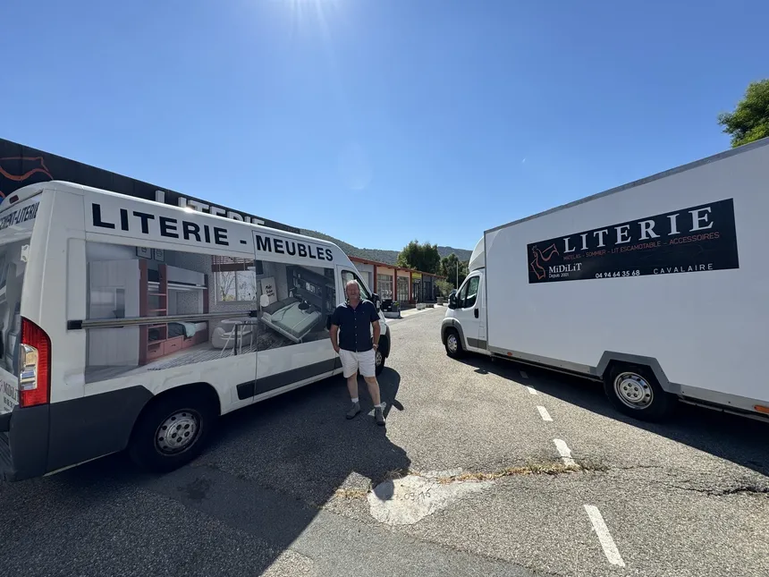 Camions de livraison Literie Midilit, prêts à livrer matelas et meubles dans le Var