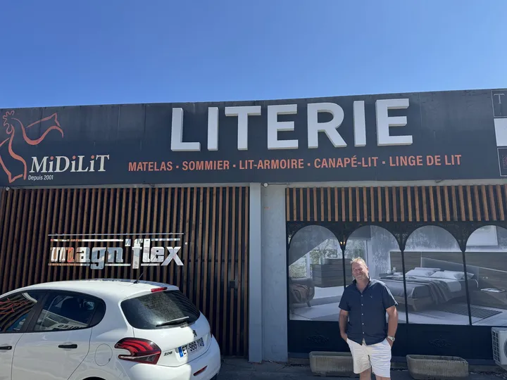 Devanture du magasin Literie Midilit : matelas, sommiers, lits-armoires, canapés-lits et linge de lit